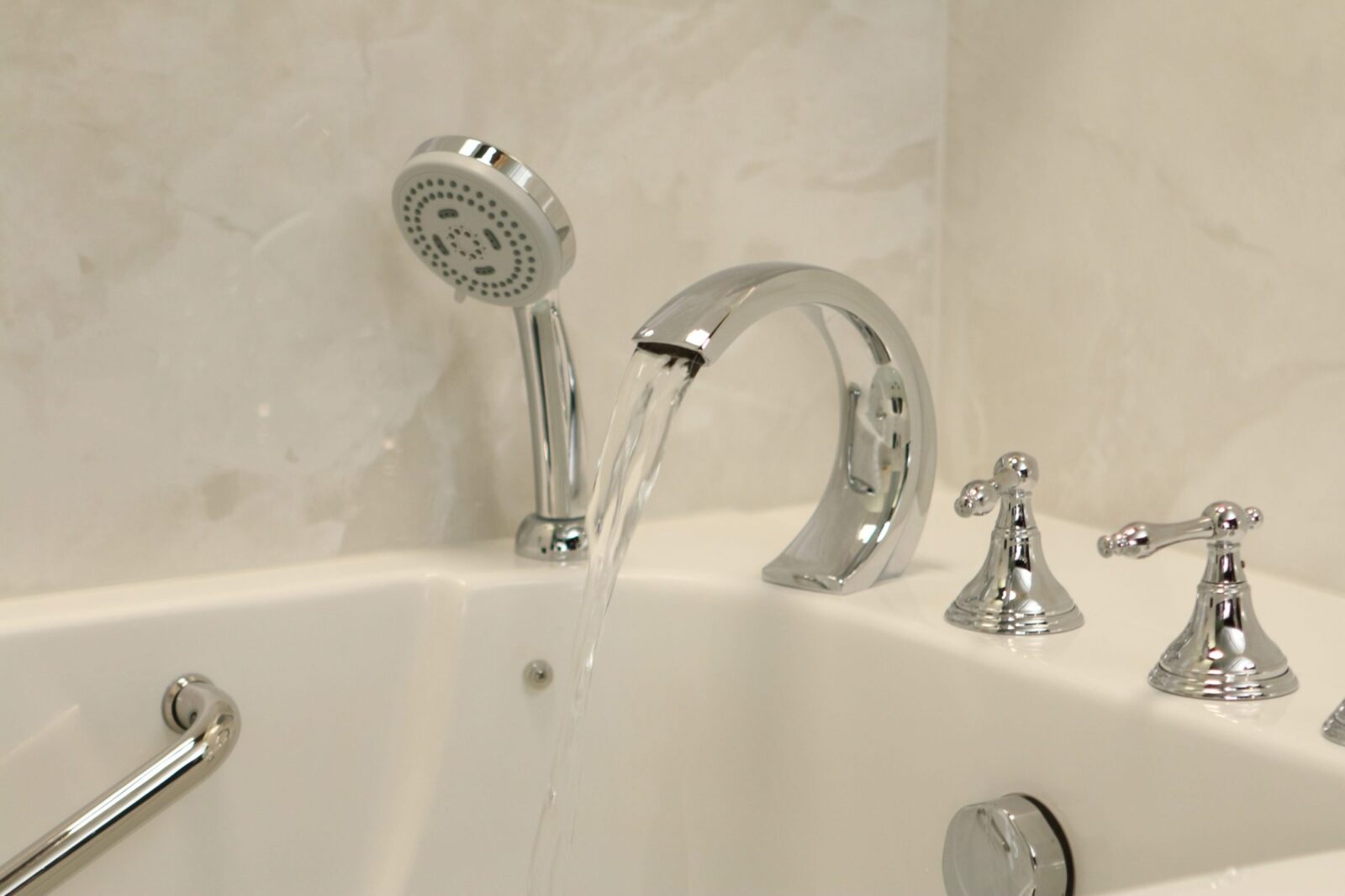 Alexis Tub Water