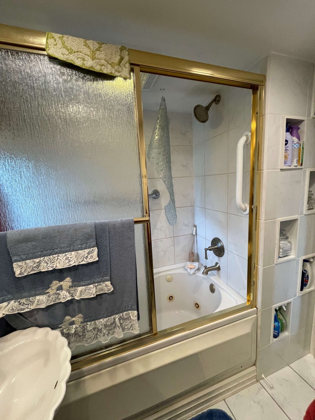 Bath Before tub-shower-before-conversion